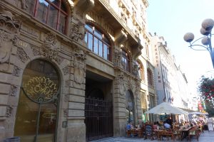 Grab a meal in the shadow of an architectural gem.