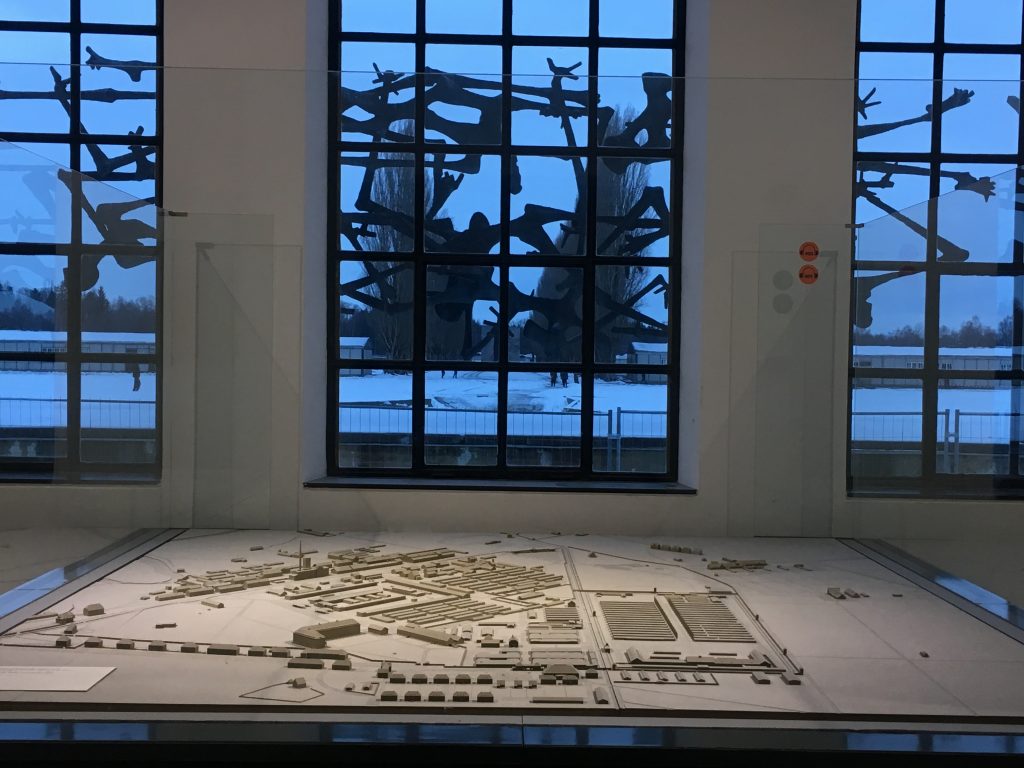 Inside: model of the former camp site. Outside: view of the International Monument sculpture by Nandor Glid